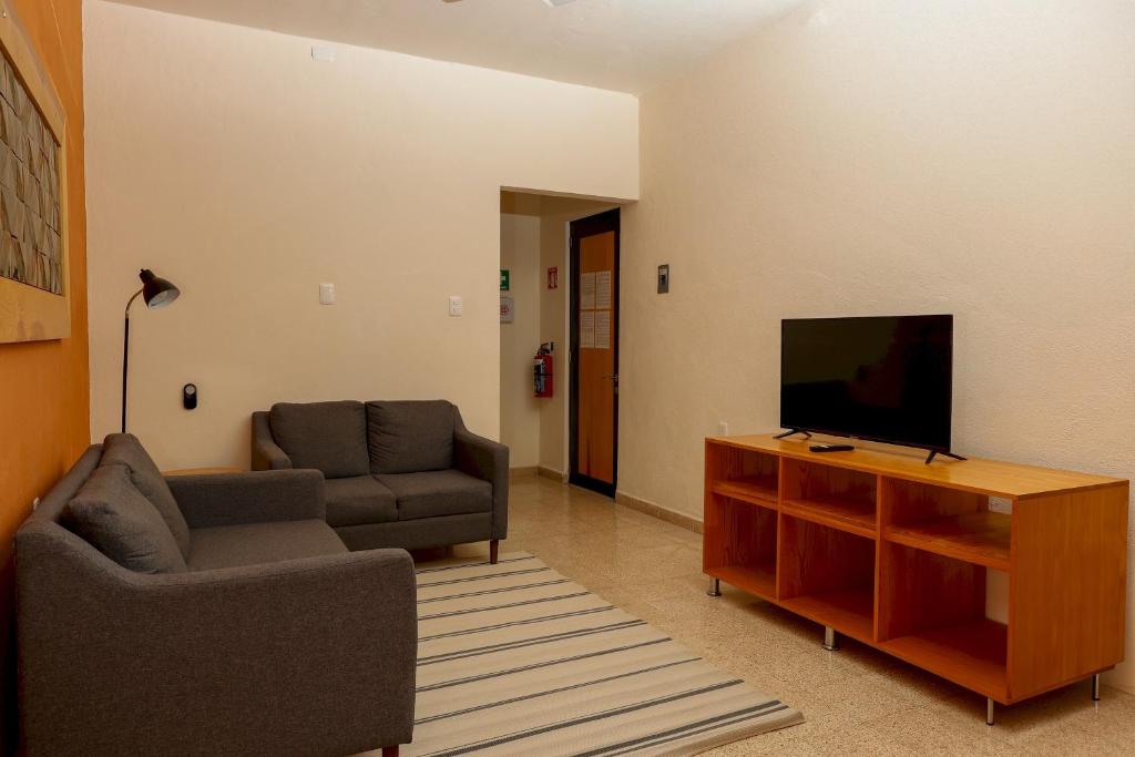 REGIONES - MIXTECA · Spacious Apartment with Lush Greenery - 4