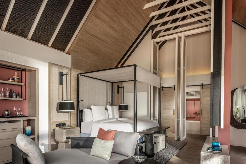 Four Seasons Resort Maldives at Landaa Giraavaru — Hotel rooms in Baa Atoll, Baa