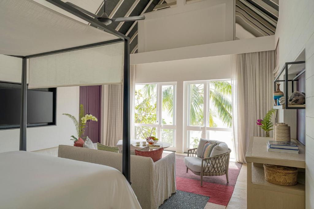 Four Seasons Resort Maldives at Landaa Giraavaru — Hotel rooms in Baa Atoll, Baa
