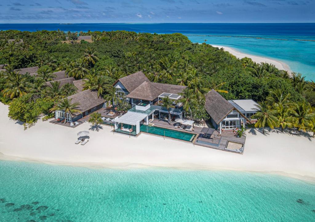 Four Seasons Resort Maldives at Landaa Giraavaru — Hotel building in Baa Atoll, Baa