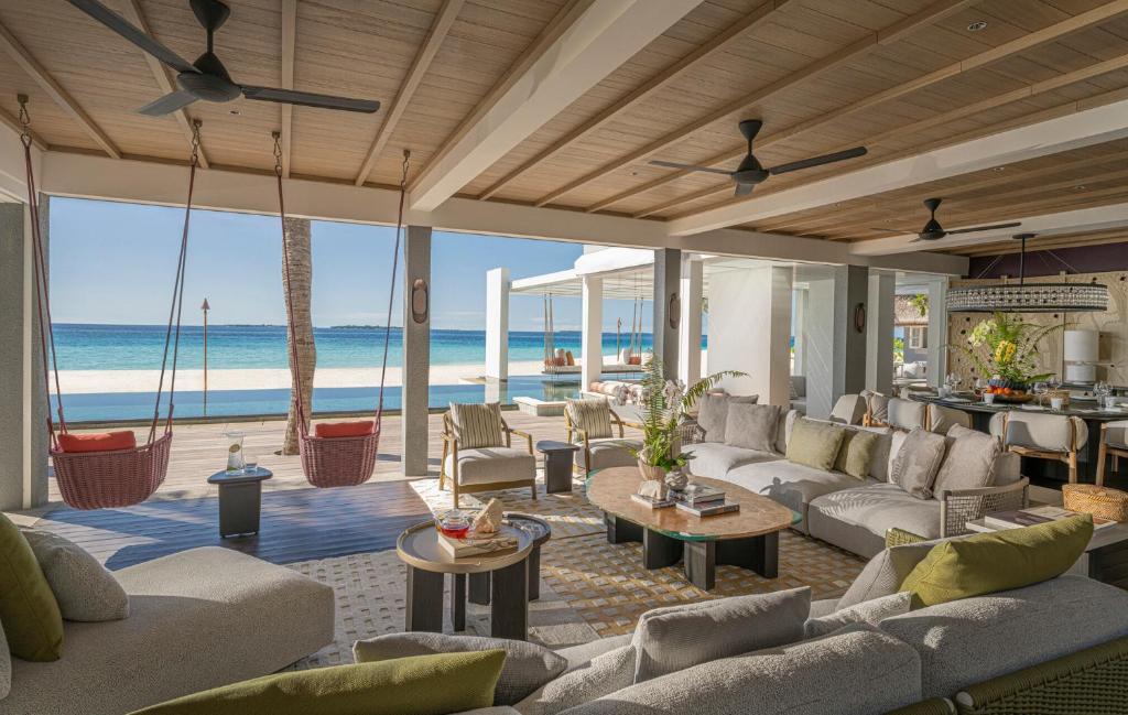 Four Seasons Resort Maldives at Landaa Giraavaru — Beach in Baa Atoll, Baa