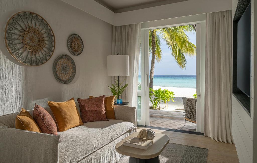 Four Seasons Resort Maldives at Landaa Giraavaru — Hotel rooms in Baa Atoll, Baa