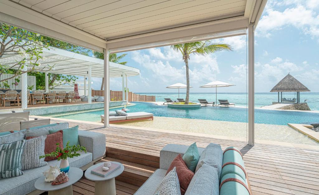 Four Seasons Resort Maldives at Kuda Huraa — Swimming pool in Kaafu Atoll, Kaafu