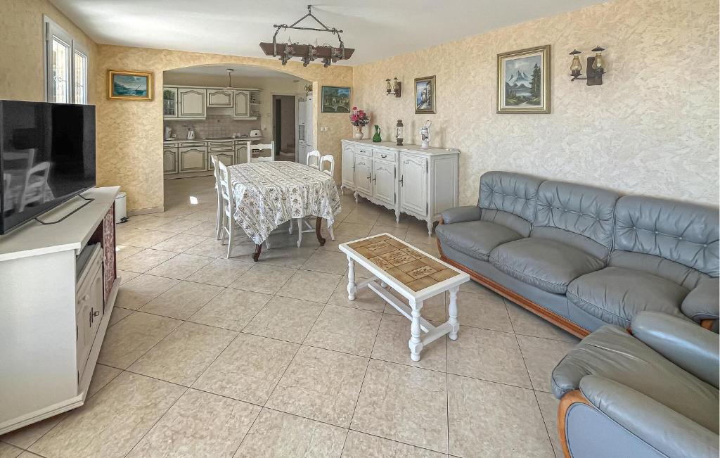 Awesome Home In Cavalaire - 3