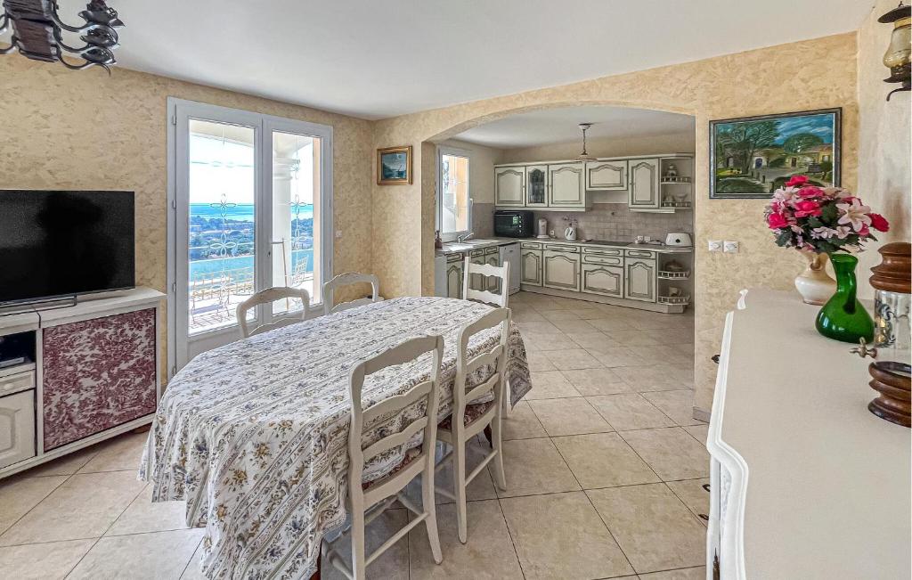Awesome Home In Cavalaire - 4