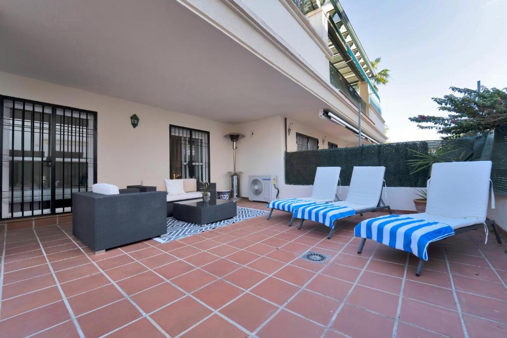 Apartamento con enorme terraza en complejo con piscina en Nueva Andalucía - Lorcrimar - 4