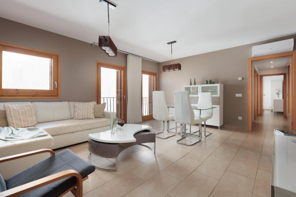 Lets Holidays Mediterranean apartment 3 minutes to the beach 2 - 3