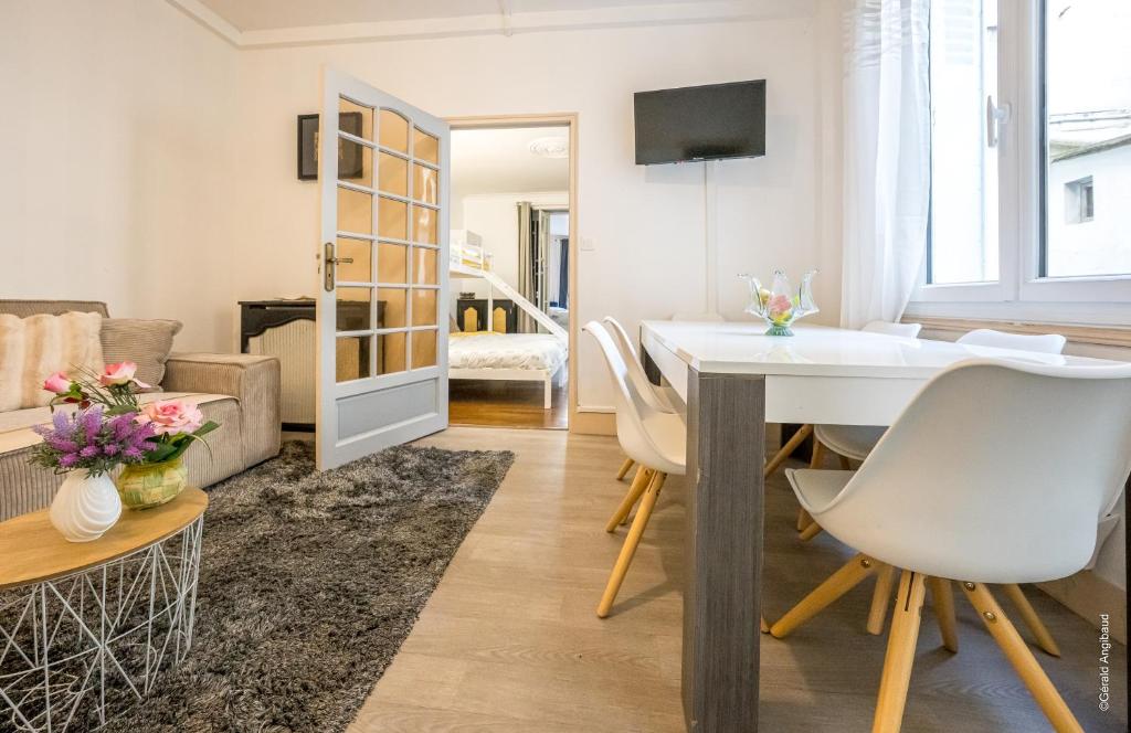 Maison au cœur de Saumur Cour privée Parking gratuit Wi-Fi - 1