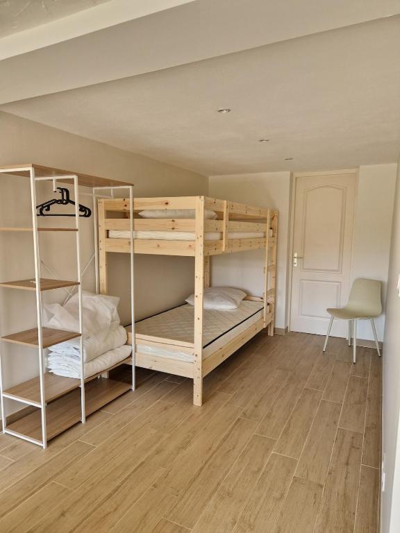 Appartement 4 personnes avec grande terrasse, 1 chambre et 1 coin nuit - 2