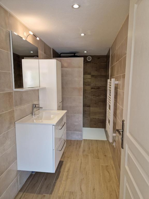 Appartement 4 personnes avec grande terrasse, 1 chambre et 1 coin nuit - 5
