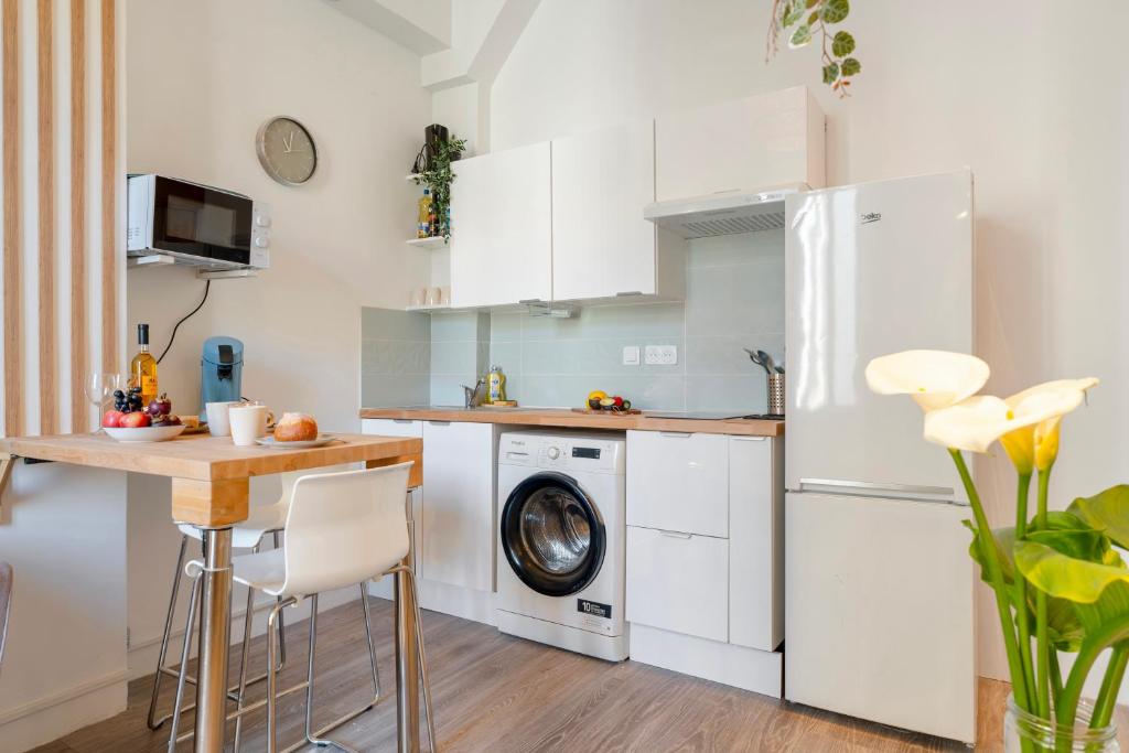 Le Garibaldi 2 - OFFRE SPÉCIALE LANCEMENT - Idéal Couple en Quête d'un Pied à Terre Confort - Animaux Acceptés - 5min à pied du Port - CENTRE VILLE - Commerces - Plage 10min en voiture - WIFI HD - 3