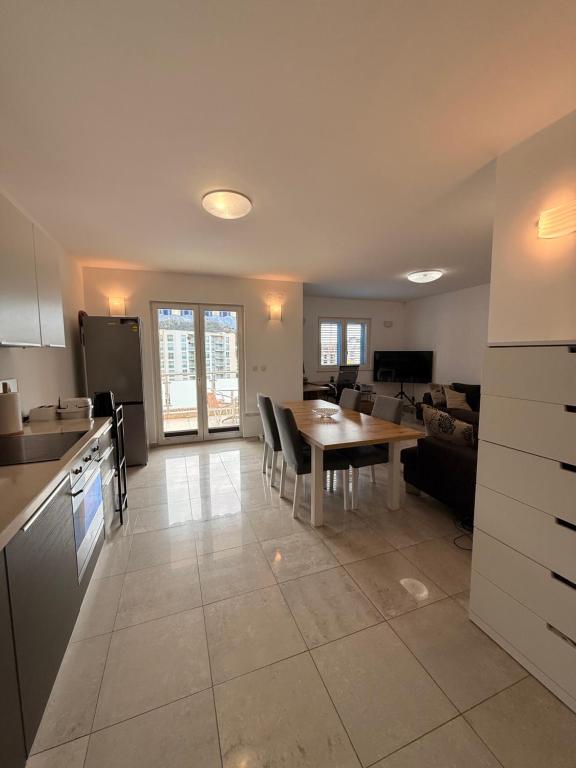 Adriatic Apartment Complex - 5