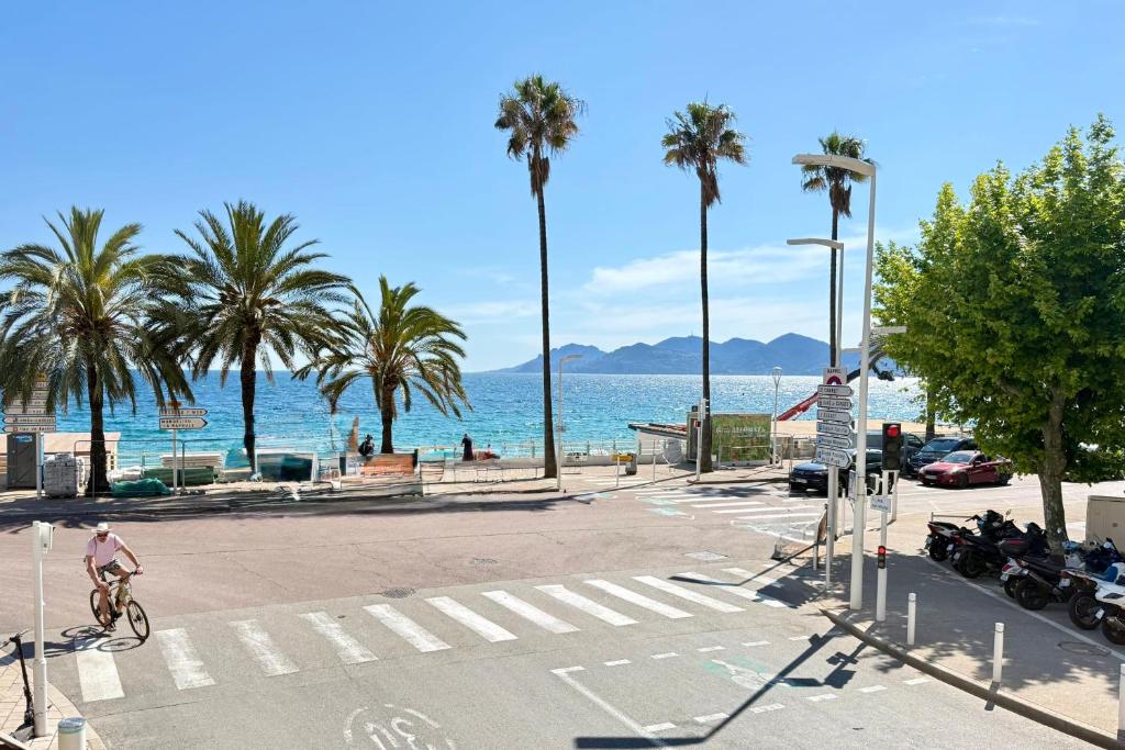 2P vue mer idéalement situé face plages du Midi - 1