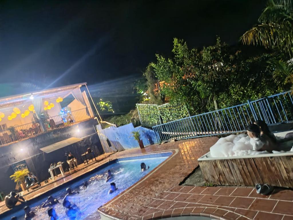 Hospedaje con piscina aventurero San Gil - 2