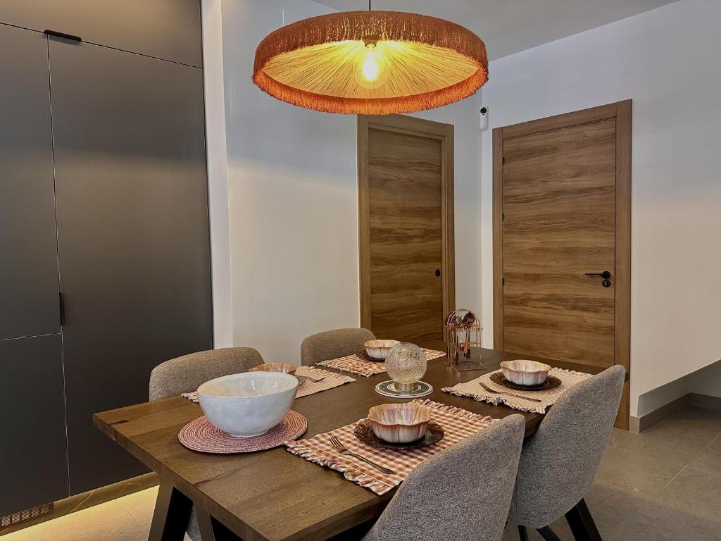 Luxe H&C Apartment - 3