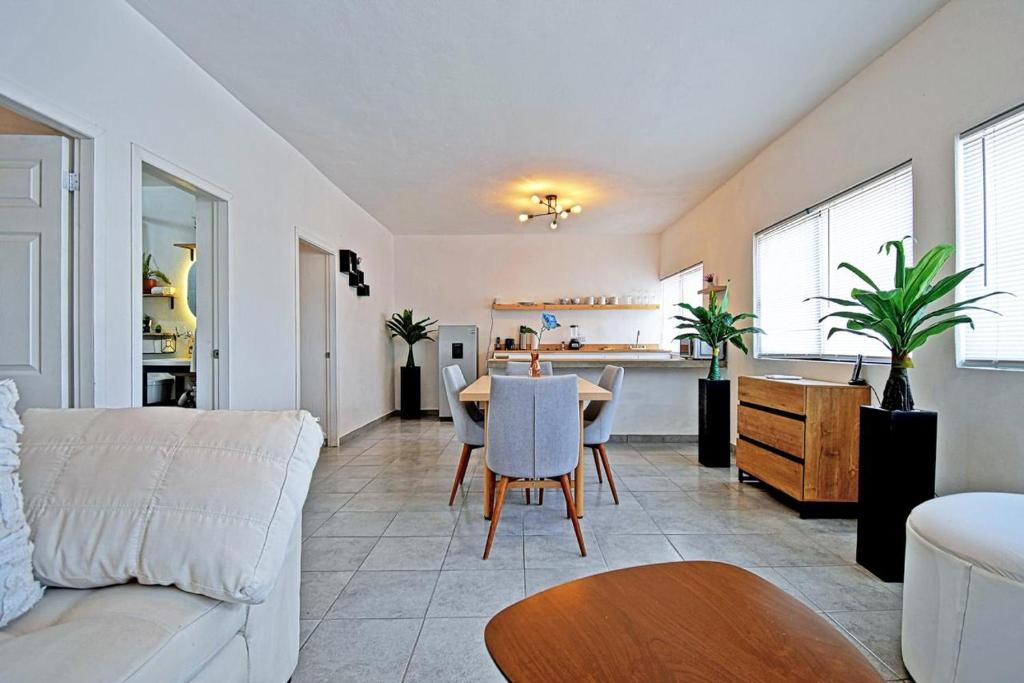 Family-Friendly La Paz Apartment 2BR Haven with AC & WiFi - Perfect Getaway - 3