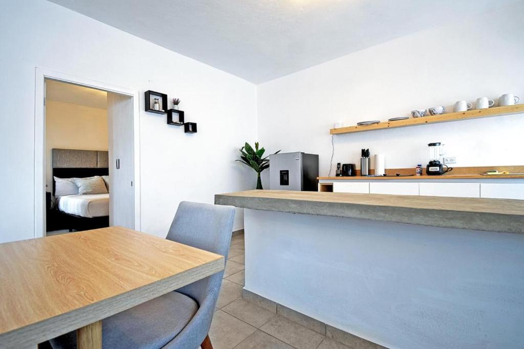 Family-Friendly La Paz Apartment 2BR Haven with AC & WiFi - Perfect Getaway - 4