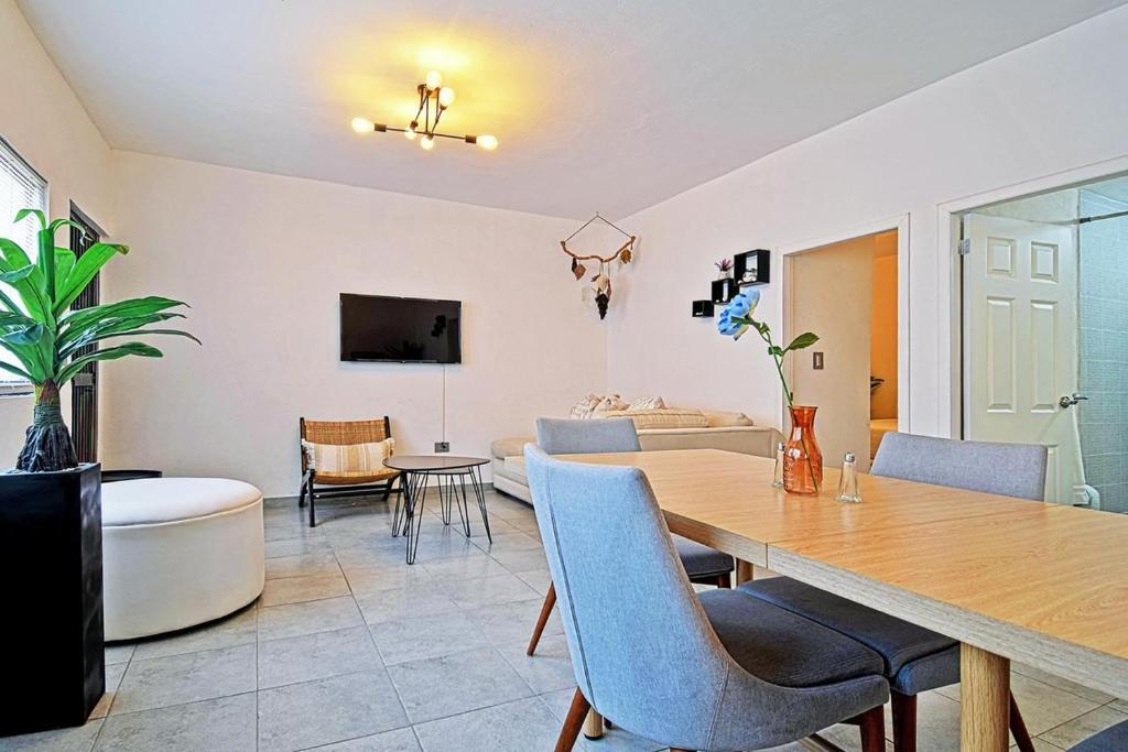 Family-Friendly La Paz Apartment 2BR Haven with AC & WiFi - Perfect Getaway - 5