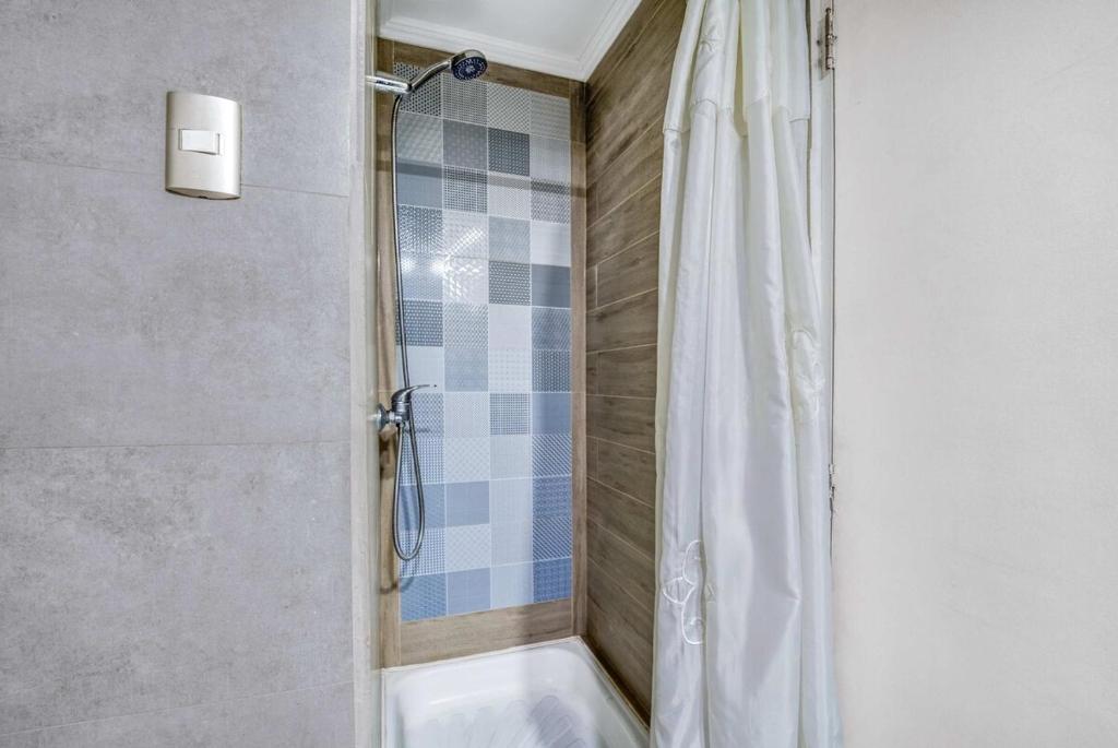 Grand Residence Apartment 4D With Balcony - 2