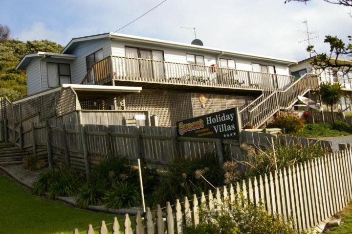 Sunset Holiday Villas photo