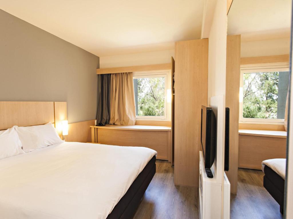 ibis Pilar - 2