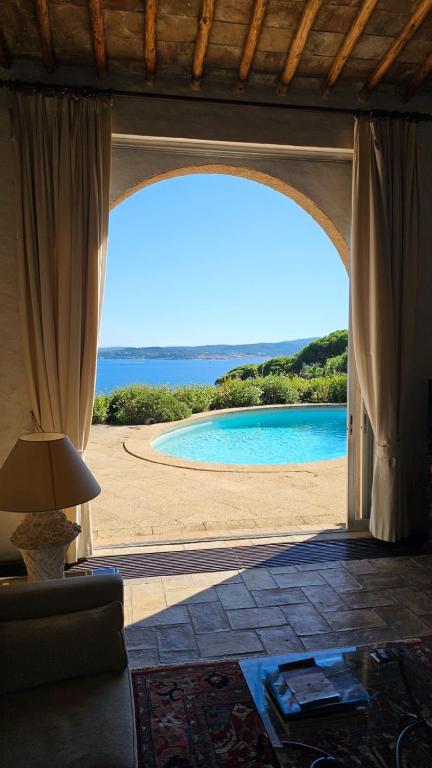 Villa Vue mer exceptionnelle golfe de saint -Tropez piscine 6ch 6 sdb 12 personnes - 4