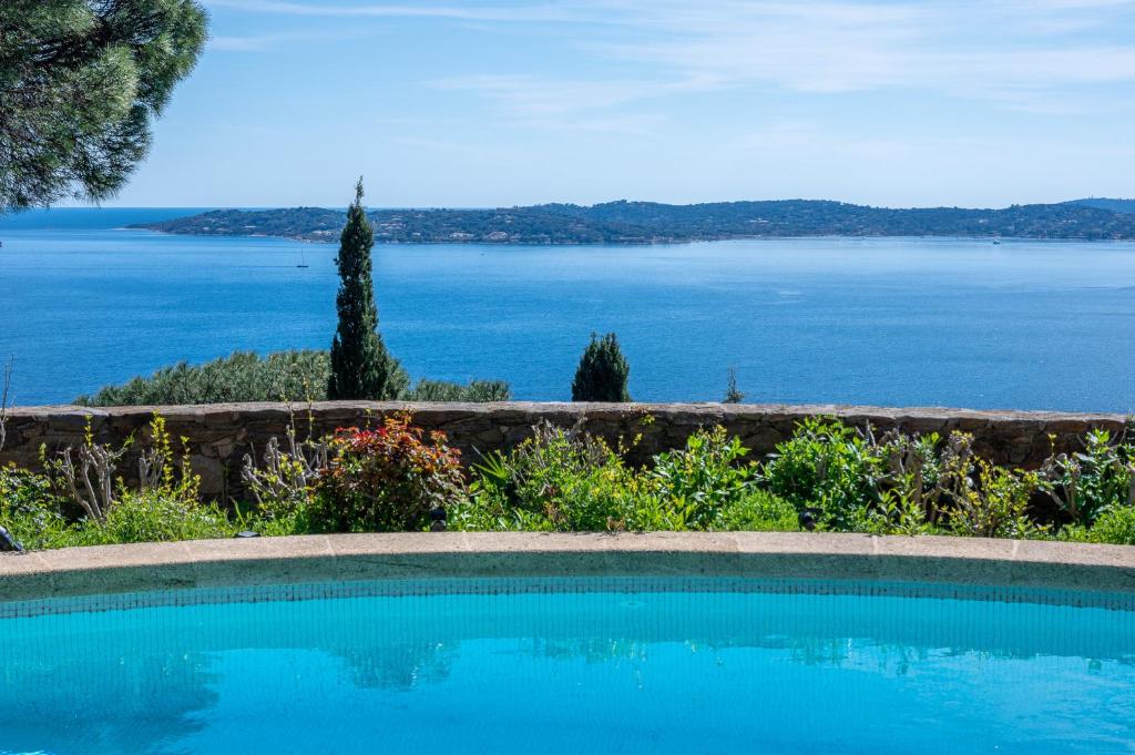 Villa Vue mer exceptionnelle golfe de saint -Tropez piscine 6ch 6 sdb 12 personnes - 1