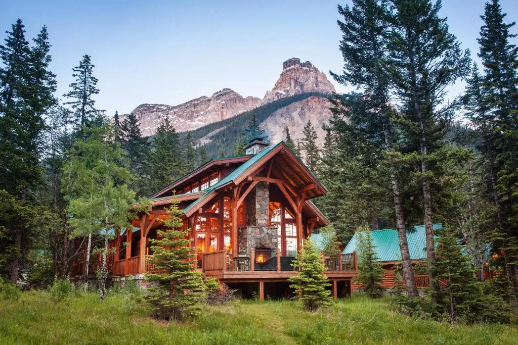 Cathedral Mountain Lodge, hotel in Field