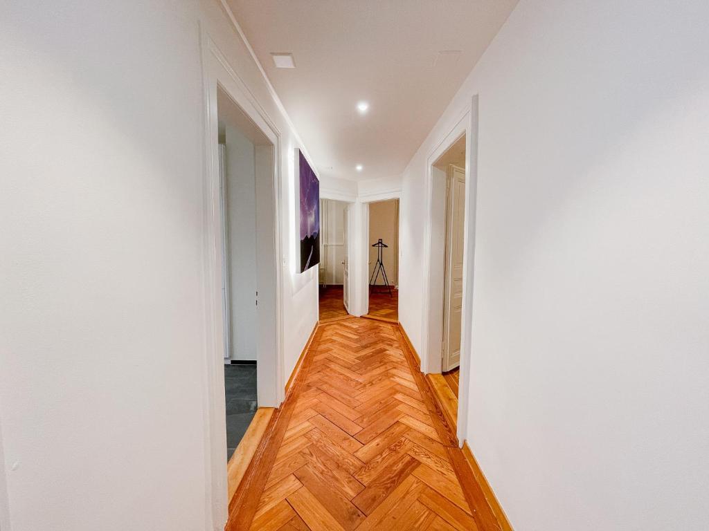 West Center 4 Bed Free Parking WiFi - 4