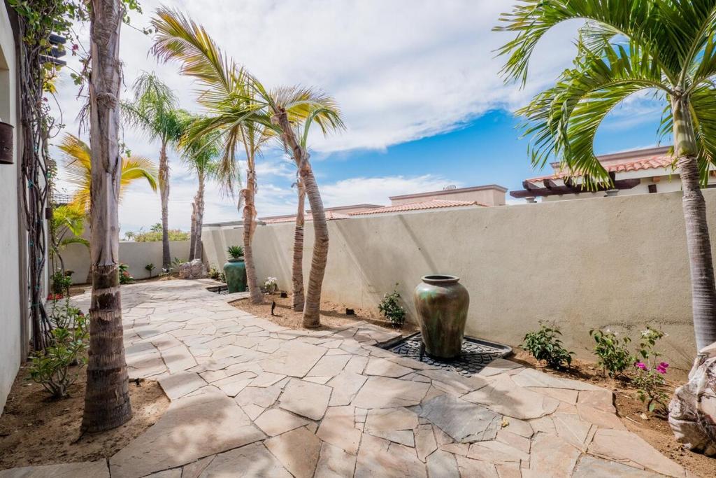 V71 Bright 3BR home with fire pit & BBQ grill - 4