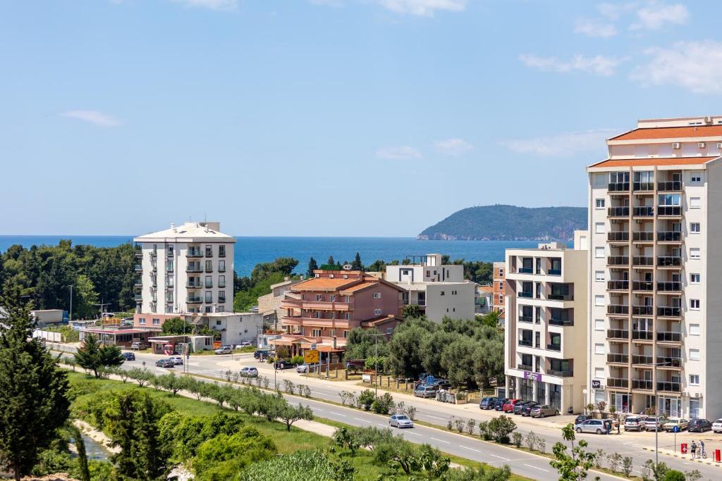 Azure Sky Apartment - 4