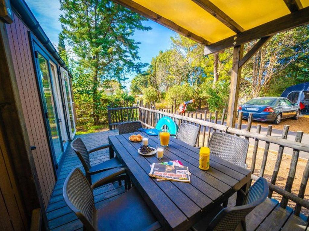 Mobil-home climatisé - Terrasse - 4 pers. - API-1-52-2187 - 2