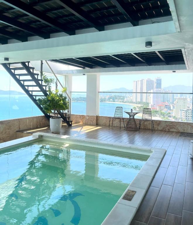 ニャチャン ワンダーランド ホテル (Nha Trang Wonderland Hotel) スイミングプール