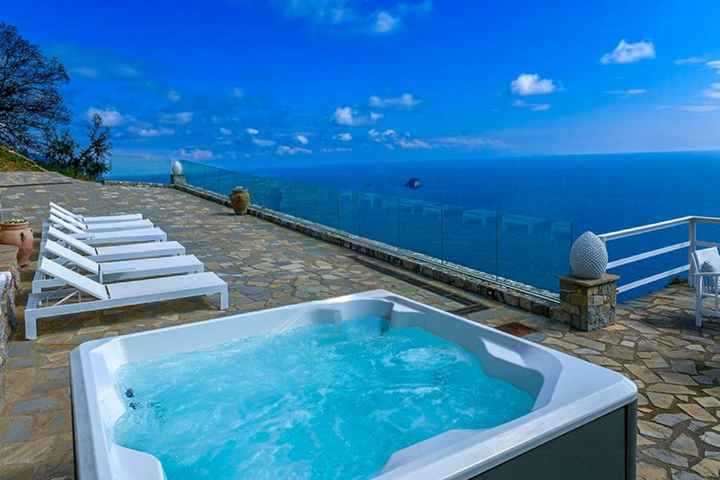 Villa With Mediterranean Garden And Hot Tub - 2