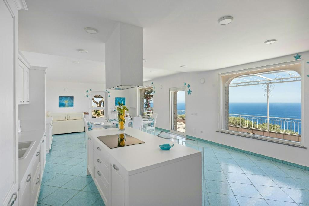 Villa With Mediterranean Garden And Hot Tub - 5