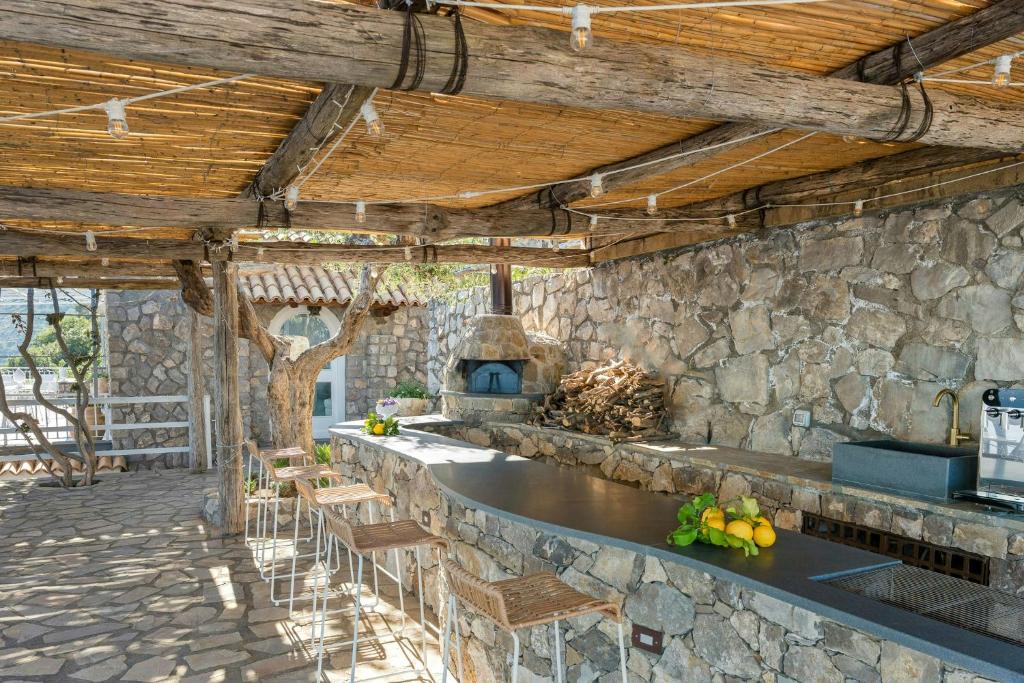 Villa With Mediterranean Garden And Hot Tub - 4