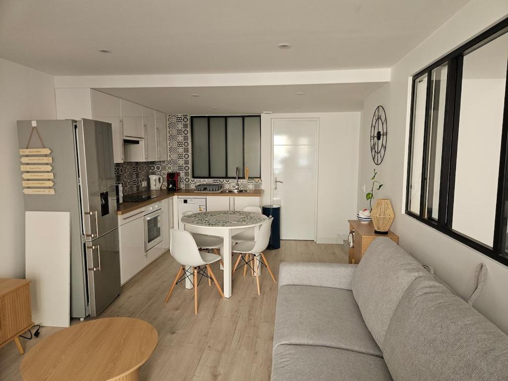 Saint-Martin, centre-ville, parking, terrasse - 2