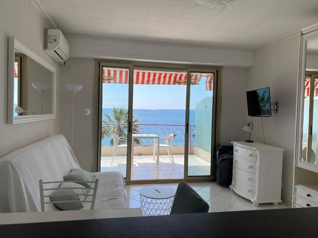 Beau studio front de mer Juan les pins vue mer exceptionnelle - 5