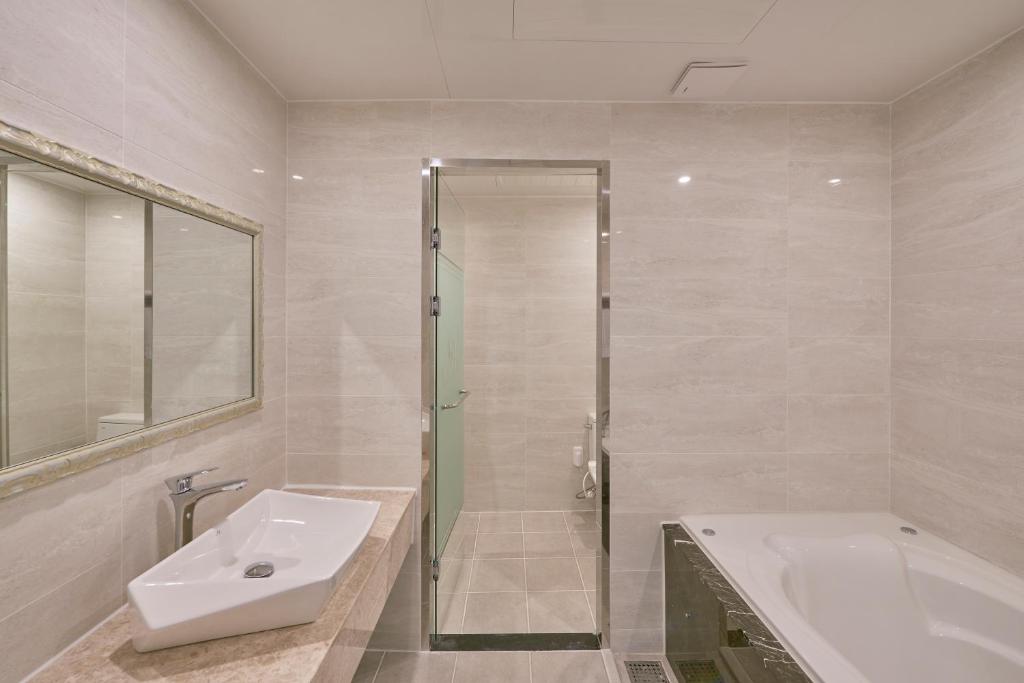 Gwangju Madrid Hotel photo