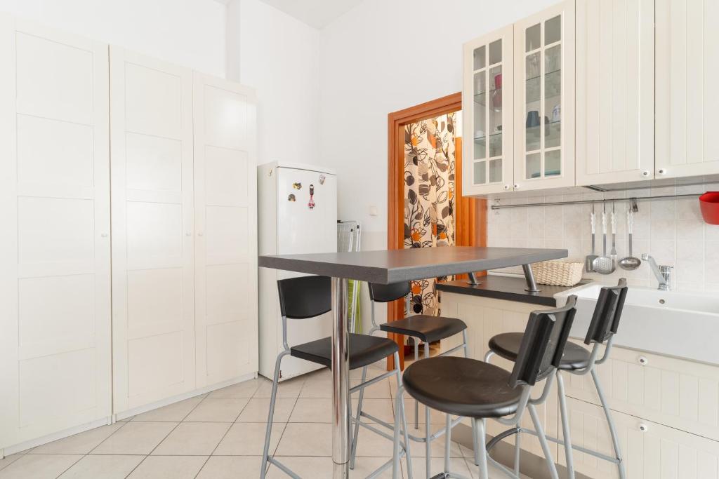 GuestHost - Cozy Studio Pasteur MM1 - 2