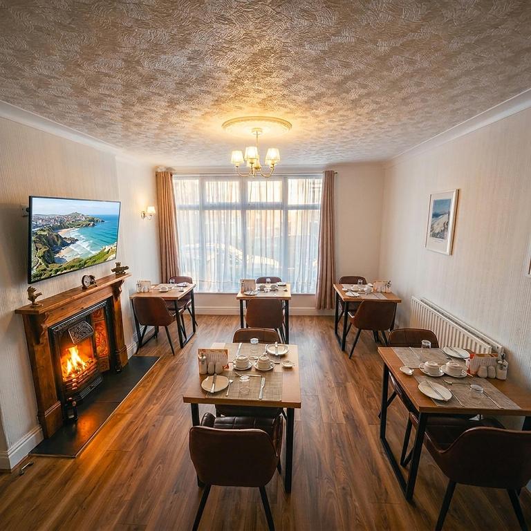 Restaurant, Trevellis Bed and Breakfast in Newquay