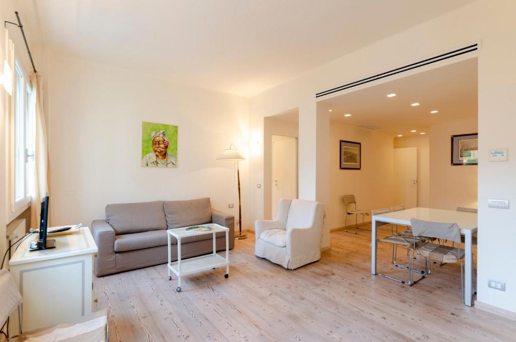 JOIVY Spacious Family Retreat - Two Apartments with Balcony - 1