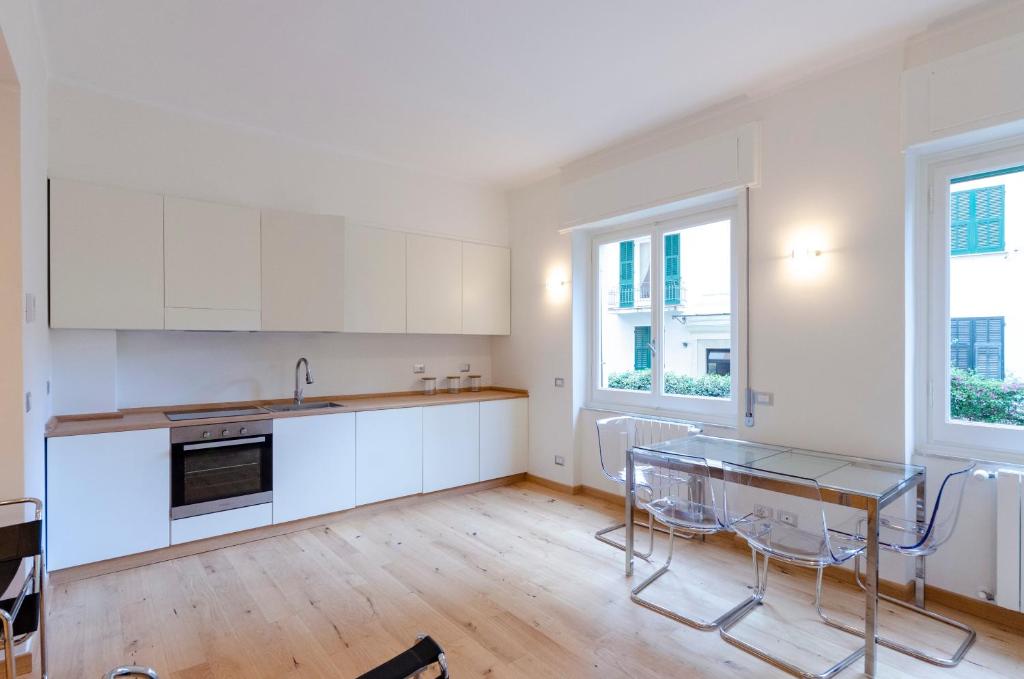 JOIVY Spacious Family Retreat - Two Apartments with Balcony - 2
