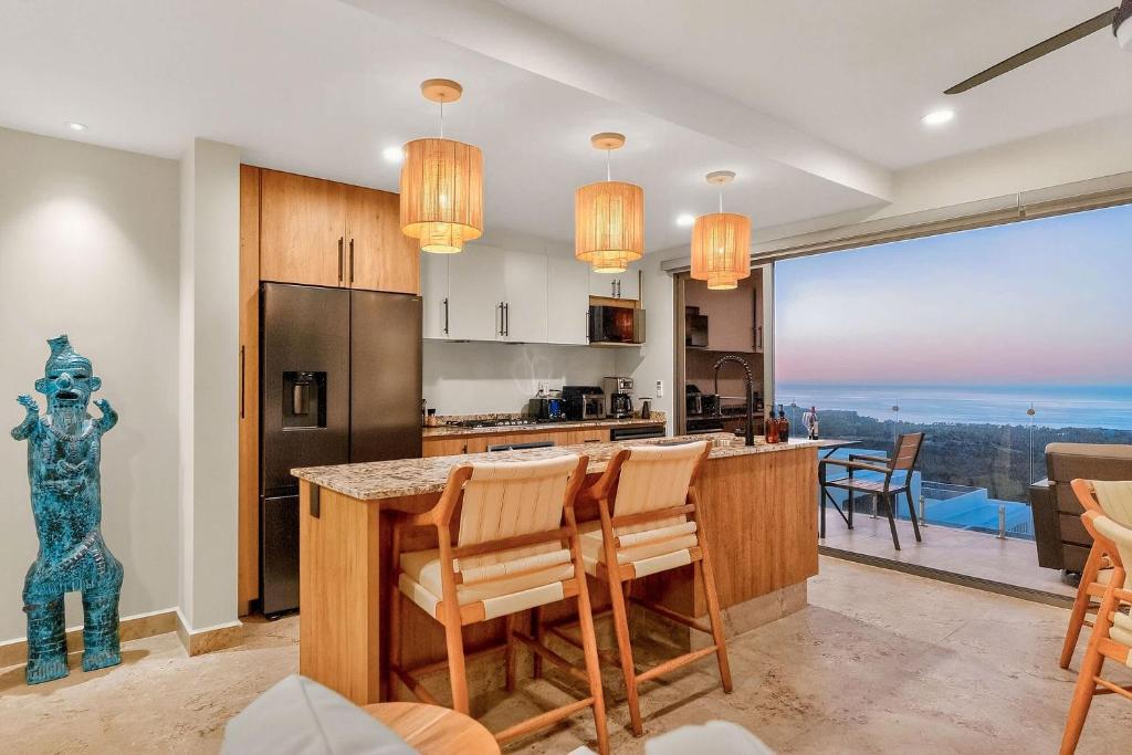 Private Rooftop Pool - Ocean View Romantic Getaway - 4