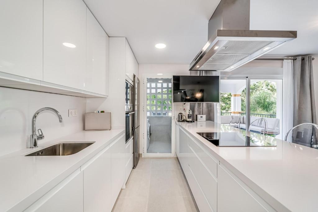 by RIVA - Elegant, 2 Bedroom Apartment in Dama de Noche Puerto Banus - 4