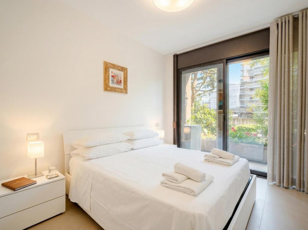 Elena's Garden Luxury Apartment - 4
