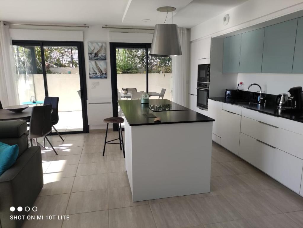 O FIL DE L'EAU BANDOL - App A05 - T3 avec Jardin et terrasse - 2