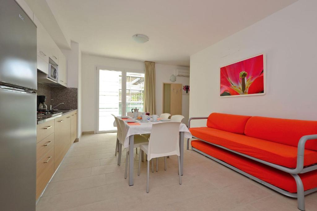 Comfortable vacation retreat with balcony - 3