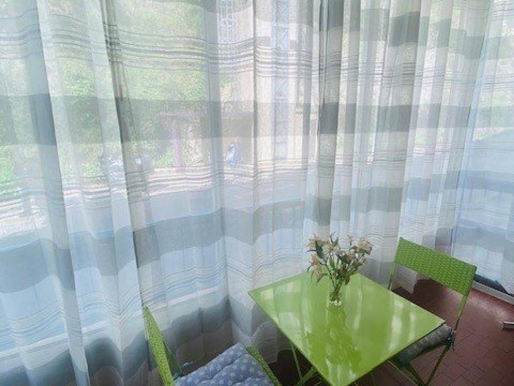 Studio tout équipé avec loggia, parking et Wi-Fi à 50m des cures - 2 pers - Animaux OK - 4
