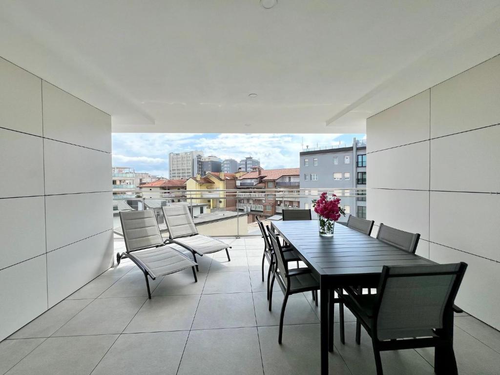 Bright apartment with balconies - 1